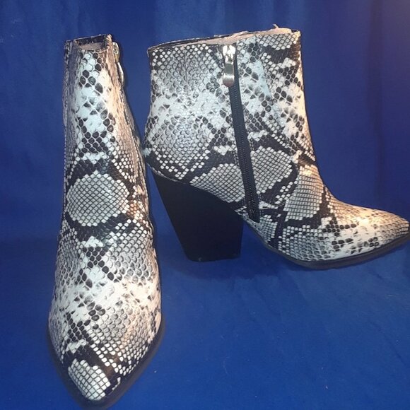 GLAZE-1 POINTY TOE BOOTIES - Picture 6 of 7